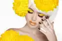 Myloview Fototapeta Portret Blond Kobieta Z Żółtymi Kwiatami. Piękne Spa