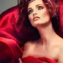 Myloview Obraz Czerwone Włosy. Portret Pięknej Dziewczyny W Czerwonej Tka
