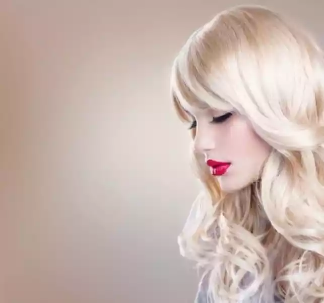 Fototapeta Blonde Kobieta Portret. Piękne Blond Dziewczyna Z Dłu
