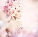 Myloview Fototapeta Dziewczyna Beauty Hair Fashion Model Z Kwiatów. Panna