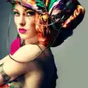 Myloview Obraz Zdjęcie Z Rudowłosą Kobietą W Fryzurze Z Kolorowym Tkaniny