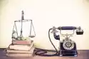 Obraz Vintage Stary Telefon, Wagi Z Zegarki I Pieniądze, Książki