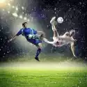 Plakat Dwóch Piłkarzy Uderzając Piłkę
