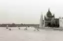 Fototapeta Łodzie Cruising Przez Parlament Budynku W Budapeszcie