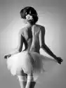 Obraz Młoda I Seksowna Naga Tancerka Baletu W Białym Ubraniu