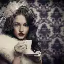 Myloview Obraz Młoda Piękna Kobieta Picia Kawy Retro