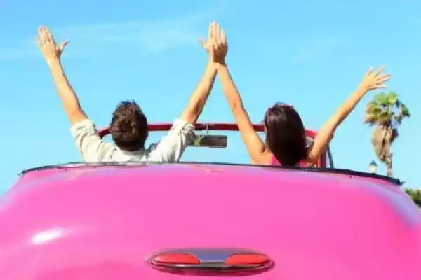 Obraz Wolność - Szczęśliwy Wolny Para W Samochodzie