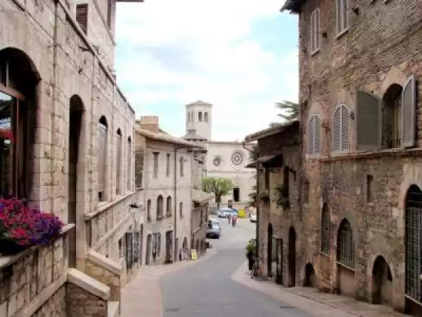 Fototapeta Średniowieczna Ulica W Asyżu, We Włoszech I Kościoła 