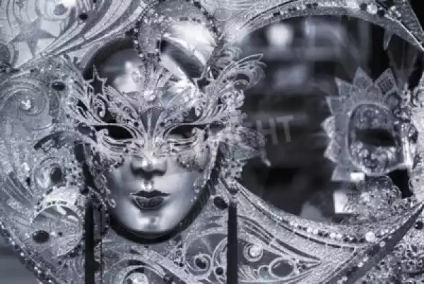 Plakat Czarno-Biały Obraz Tradycyjnej Karnawałowej Maski W Wenec