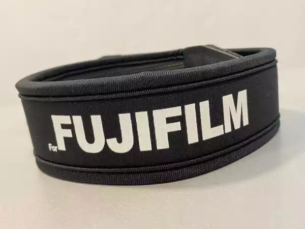 Fujifilm Pasek Aparatu Czarny Neopren