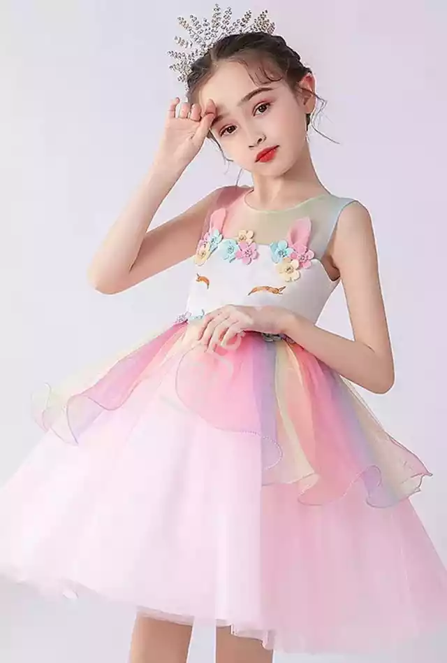 Jasno Różowa Sukienka Dla Dzieczynki Z Falbaną Z Jednorożcem 101